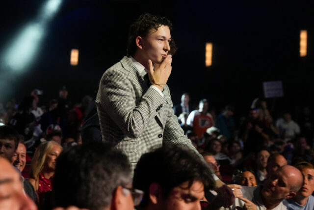 Matthew Schaefer, do Islanders, reflete sua vida 'louca' desde a primeira vez no draft de 2025 da NHL

