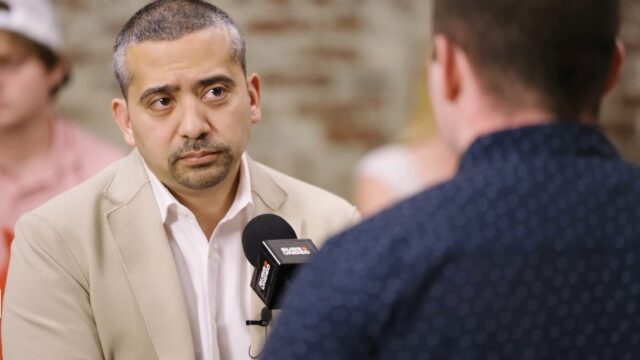 Mehdi Hasan confuso enquanto discutia o comprometimento conservador final do conservador que o vídeo fascista

