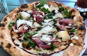 Menus de verão em South Bay mostra pizza, doces, Menus de verão em South Bay mostra pizza, doces,