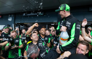 Mercedes F1 Brands Nico Hulkenberg Podio para a tomada Mercedes F1 Brands Nico Hulkenberg Podio para a tomada