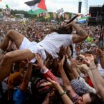 Mesmo antes de o Festival de Glastonbury odeia cantar, judeus britânicos