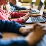 Microsoft, OpenAI e Anthropic Invest Millions para treinar os professores como usar a IA