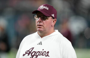 Mike Elko dá uma grande etapa de recrutamento porque a elite está comprometida com a classe do Texas A&M 2026. March Madness Logo