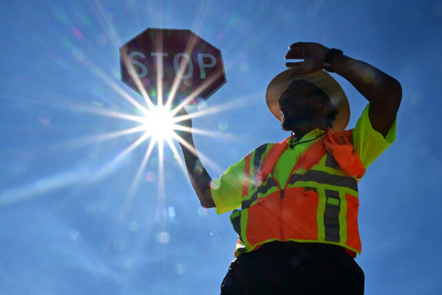 Milhares de americanos disseram para ficar fora do sol em 6 estados neste fim de semana

