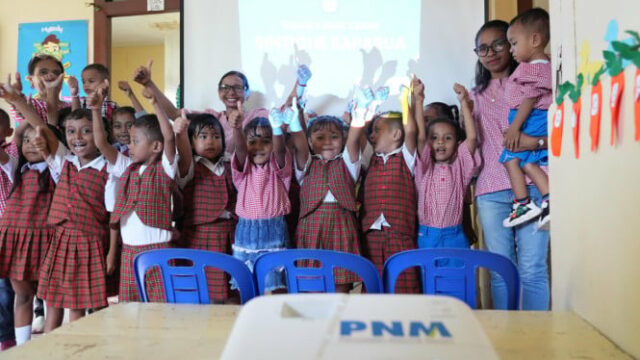 Milhares de clientes do PNM Mekaar podem continuar com as escolas graças às bolsas de estudo do PNM


