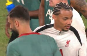 Momento Hugo Ekitice Juntando -se à turnê de futebol de Hong Kong Football Momento Hugo Ekitice Juntando -se à turnê de futebol de Hong Kong Football