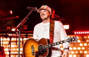 Morgan Wallen e mais estrelas Refecion CEO Kiss Cam Scandal no palco PlayPlay