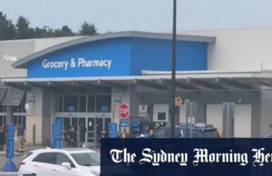 Muitas pessoas nos esfaquearam Walmart, suspeito na custódia Muitas pessoas nos esfaquearam Walmart, suspeito na custódia