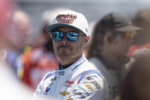 "Muito para o papel do estande": o major Kyle Larson do HMS reage ao fazer o anúncio de Kyle Larson.

