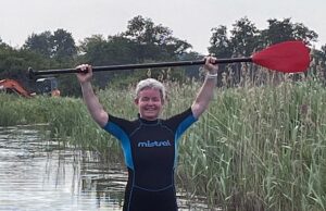 Mulher que apareceu no show da BBC foge para a terra morreu de alcoolismo, ouve o inquérito ouvir Emma Izzard (foto), 53 anos, foi levada às pressas para o hospital em 19 de novembro do ano passado depois que ela começou a vomitar sangue