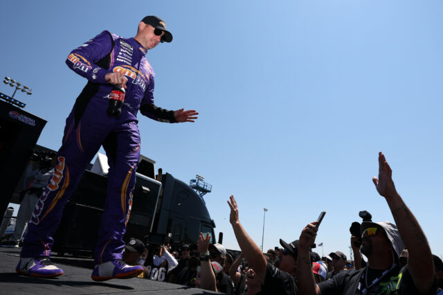 NASCAR: Denny Hamlll Silêncio na lagoa quente de Pitty em Sonoma

