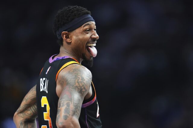 De acordo com mais de um relatório na quarta-feira, três vezes o guarda-estrelas da NBA, Bradley Beal, concordou em comprar um contrato da Phoenix Suns, que abriu a porta de ingressar em Los Angeles Clippers.