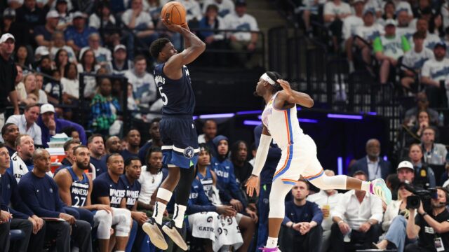 NBCUniversal discute o lançamento do canal esportivo a cabo da NBA, Pavão Oferta


