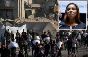 NY AG Letitia James condena a crise “humanitária” em gás – mas ele não se lembra do Hamas até que o post ligasse Uma mulher falando no pódio com outras pessoas usando máscaras ao fundo.