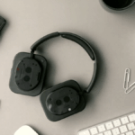 Nada revela fones de ouvido (1), os primeiros fones de ouvido com a orelha