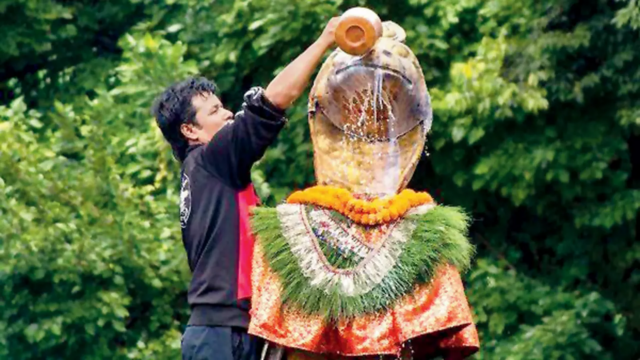 Nag Panchami é observado entre o Nepal com contratações

