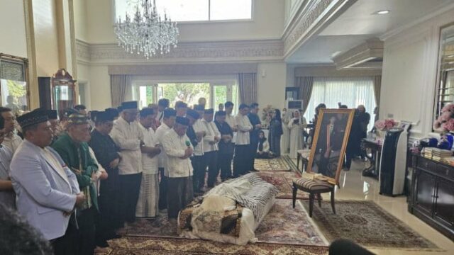 Não no Kalibata TMP, o corpo de Suryadharma Ali foi enterrado em Cikarang Ponpes

