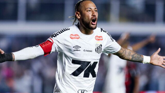 Neymar marca a primeira partida completa em cinco meses

