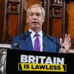 Nigel Farage alertou que a Grã -Bretanha está à beira de