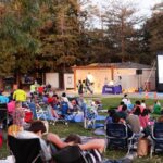 Noites de cinema em Saratoga, mas o empresário deixa o microfone em outro evento