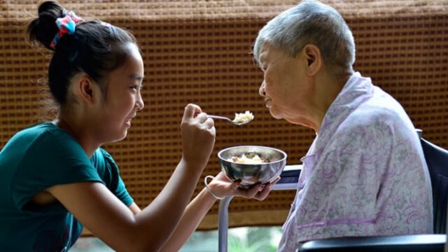 Nova tendência na China: os jovens se tornam 'neto em tempo integral' porque é difícil trabalhar

