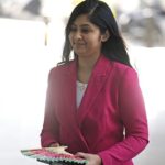 O membro do Parlamento pró-Palestino Zarah Sultana, a foto no mês passado, anunciou que deixou o trabalho para se fundir com Jeremy Corbyn para criar uma nova parte da esquerda