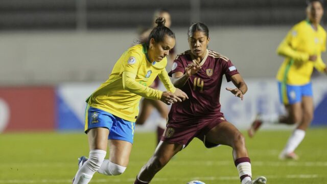 O Brasil lançou a defesa do título da Copa na Copa América com uma vitória por 2 a 0 sobre a Venezuela

