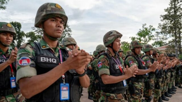O Camboja pede que a Tailândia pare o ataque: Sabão nas tropas na fronteira!

