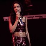 "O Def A Lil Tipsy" - Internet, R&B Singer Michel'le reage ao vídeo para pendurar do palco