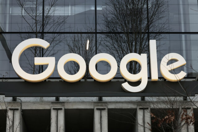 O Google pediu para pagar milhões aos clientes

