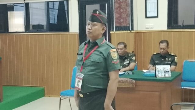 O Kopka Bazarsah TNI atira em três policiais, uma sentença de morte e foi demitido do TNI

