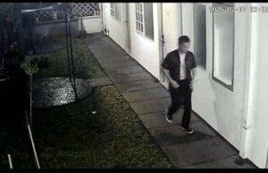 1 hora diplomata estranha atividade diplomática no telhado, traga uma bolsa e depois desapareça O Ministério Diplomático do Mistério da Morte! Os últimos segundos de Arya foram registrados no CCTV antes de serem encontrados mortos