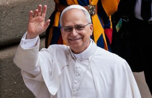 O Papa Leo declara seu primeiro milagre após a intervenção divina em Rhode Island O Papa Leo XIV declarou oficialmente seu primeiro milagre como pontífice e creditou a recuperação de 2007 por um recém -nascido moribundo em Rhode Island para a intervenção divina após a oração desesperada de um médico