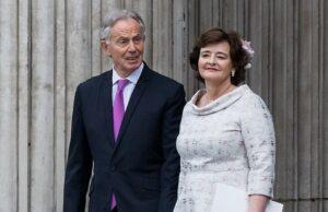 O Projeto Ultimate Blair Rich: o ex-primeiro-ministro e sua esposa instalam £ 500.000 James Bond Style “desaparecendo” Pool em seus 4 milhões de libras listadas em I Landshang O Projeto Ultimate Blair Rich: o ex-primeiro-ministro e sua esposa instalam £ 500.000 James Bond Style "desaparecendo" Pool em seus 4 milhões de libras listadas em I Landshang