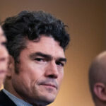 O Senado é confirmado pelo veterinário das forças especiais Joe Kent para liderar o Centro Antigural Nacional