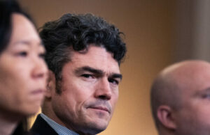 O Senado é confirmado pelo veterinário das forças especiais Joe Kent para liderar o Centro Antigural Nacional O Senado é confirmado pelo veterinário das forças especiais Joe Kent para liderar o Centro Antigural Nacional