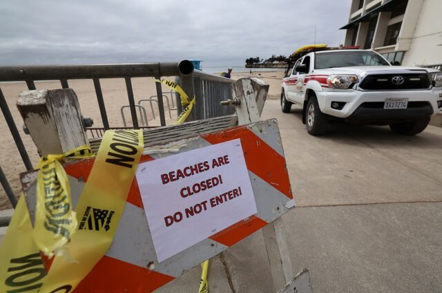 Cowell Beach em Santa Cruz foi fechado por causa do tsunami ...