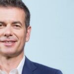 O Warner Music Group anuncia US $ 170 milhões em demissões como parte do maior plano de reestruturação