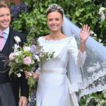 Olivia Henson apresenta seu elegante vestido de noiva para Hugh Grosvenor