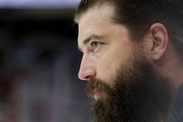 O analista da NHL elogia a assinatura da Avalanche Brent Burns: 'Total Hockey Faniics'

