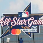 O árbitro do robô toca o Grand Slam durante a estréia no jogo da MLB All-Star