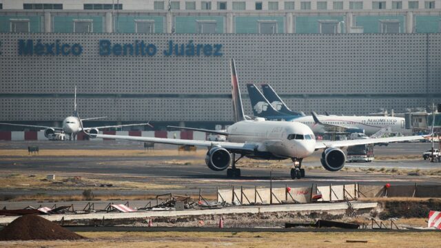 O avião delta interrompe a Take -Off na Cidade do México depois que o avião quase pousa nos aviões

