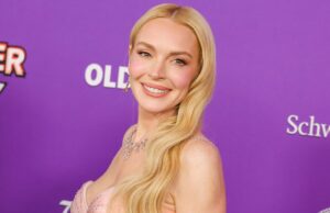 O brilho do tapete vermelho de Lindsay Lohan é graças a este spray de US $ 18 O brilho do tapete vermelho de Lindsay Lohan é graças a este spray de US $ 18