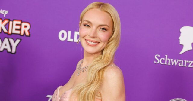O brilho do tapete vermelho de Lindsay Lohan é graças a este spray de US $ 18

