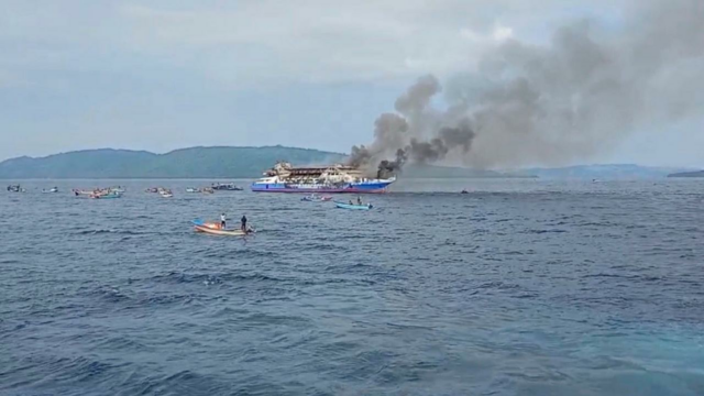 O caso indonésio flui com mais de 280 no mar, 5 mortos

