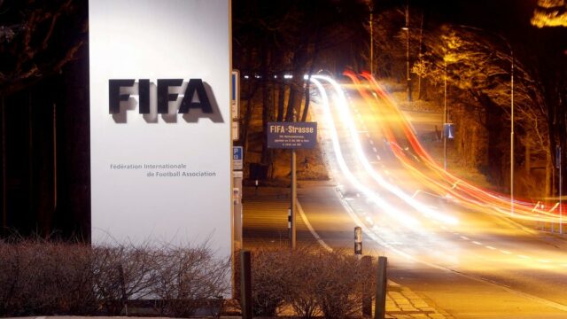 O chefe da união de jogadores de futebol acusa a FIFA de fechar um "olho cego para as necessidades básicas dos jogadores"


