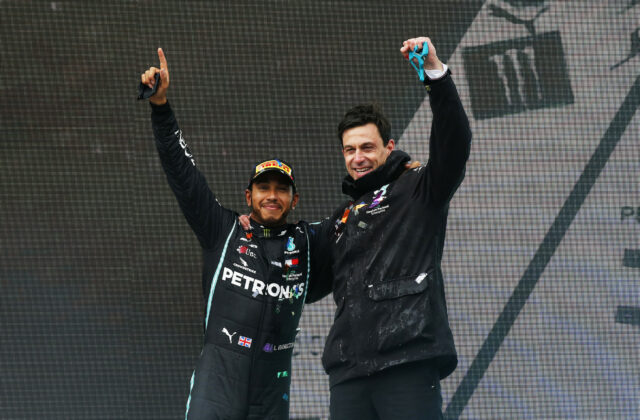 O chefe do Mercedes, Toto Wolff, revela dicas em Lewis Hamilton

