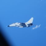 O chine queimou tudo aliado na praia na área de defesa aérea