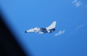 O chine queimou tudo aliado na praia na área de defesa aérea O chine queimou tudo aliado na praia na área de defesa aérea