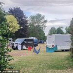 Em Nottingham, um comboio de 60 veículos forçou a entrada para o berçário em West Bridgford, atravessando um portão e tendo acesso à terra na noite passada, disse a polícia